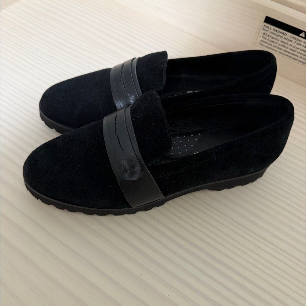 Buckles brand suede and leather loafers worn once like new